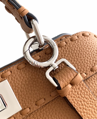 フェンディバッグ着用イメージ